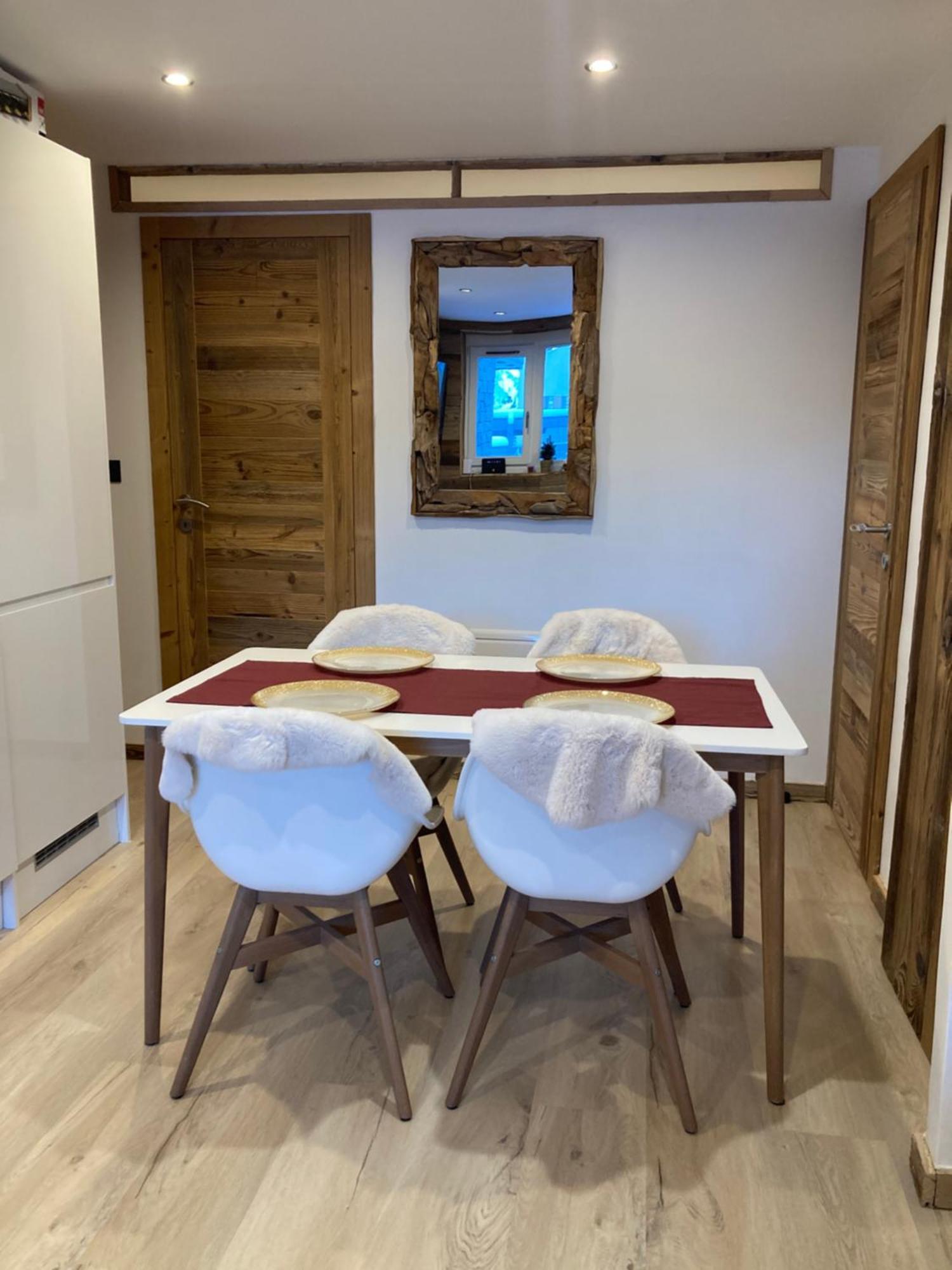 Appartement 1650 Moriond - 2 Double Bedroom Near Snow Front *